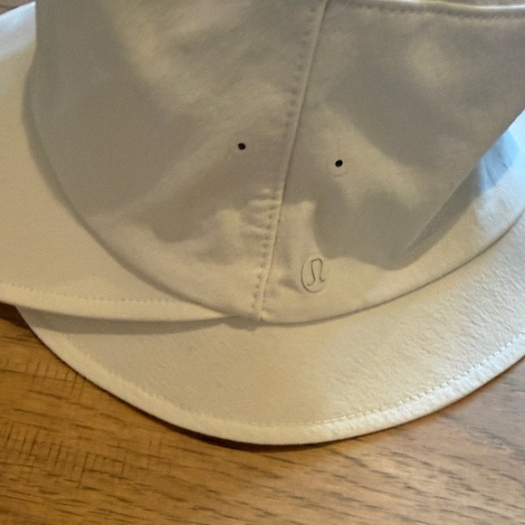 Lululemon Athletica Beige Bucket Hat M/L - Picture 4 of 6